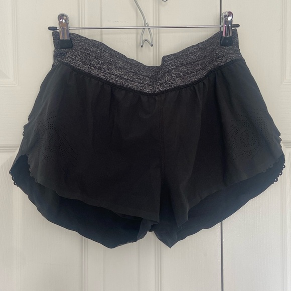 Lululemon running short 2.5” - Picture 1 of 3